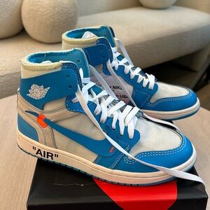 Jordan 1 Retro High // Sz. 8.5 (womens) or Sz. 7 (men’s) // Excellent Condition